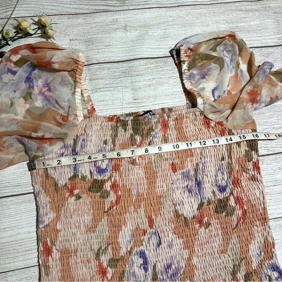 EXPRESS Floral Puff Sleeve Smocked Top - Picture 12 of 16